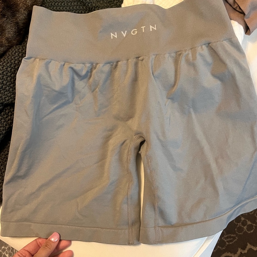 GREY SEAMLESS NVGTN size M